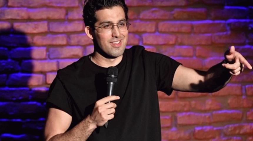 Doğu Demirkol sevgilisi Ayşe Kırca'yı doğum gününde öpmelere doyamadı! Dudak dudağa pozlar...  