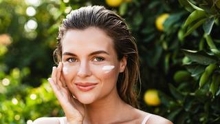 Yaz geliyor... Cildinize ve saçlarınıza yaza özel bakım uygulayın! Sıcak havalarda su tüketimine dikkat: Uzmanlardan önemli tavsiyeler...