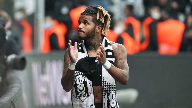 Valentin Rosier ayrılık sürecinde yaşananlar herkesin ağzını açık bıraktı! Kulüpte birbirlerine girmişler... Zehir zemberek sözler: "Sen adam değilsin, hadi çık dışarı!" G3