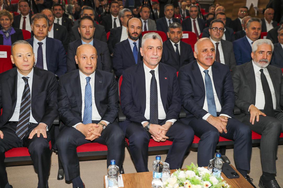AA-20250502-37821814-37821813-TICARET_BAKANI_OMER_BOLAT_NISAN_AYI_DIS_TICARET_VERILERINI_ACIKLADI