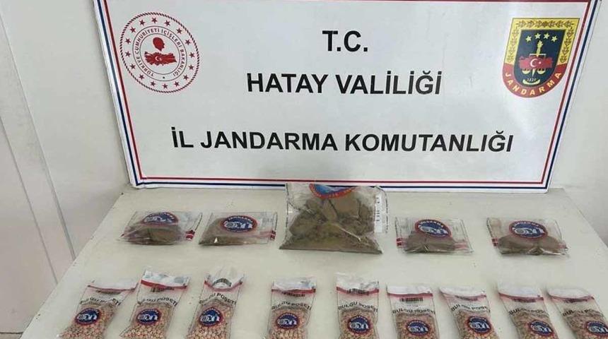 Hatay'da 450 gümrük kaçağı kuru sıkı tabanca ve uyuşturucu ele geçirildi