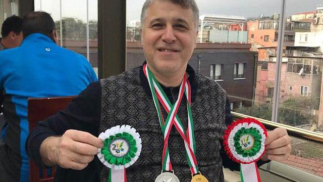 Mersinli esnafın beslediği kanarya, dünya birincisi oldu