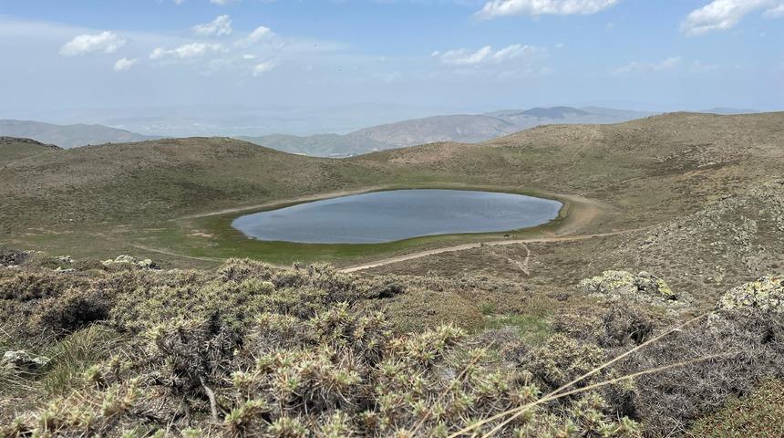 Hazar Baba Dağına bisikletle tırmandılar