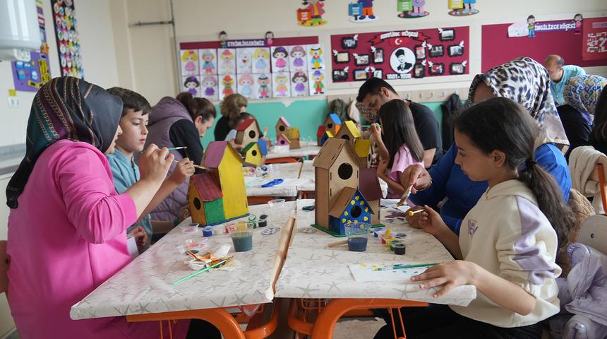 MEB'in projesi büyük ilgi gördü: 'Ailemle Eğitim Yolculuğum' öğrenciler ve velileri atölyede buluşturdu! 