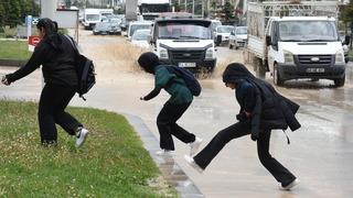 Malatya'da sağanak ve dolu etkili oldu