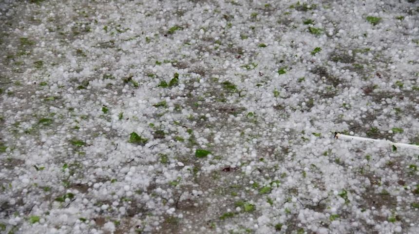 Kahramanmaraş'a ceviz büyüklüğünde dolu yağdı