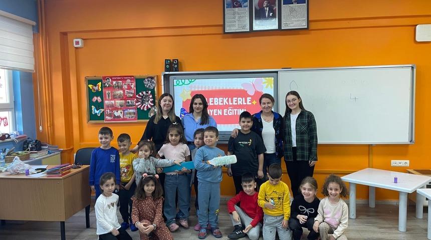 Burhaniye’de dev diş fırçası miniklerle buluştu