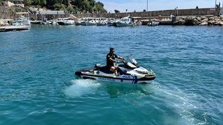 Antalya'da teknelerinde mahsur kalan 3 kişi kurtarıldı