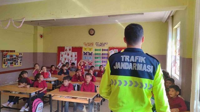 Jandarma ekiplerinden 125 öğrenciye güvenli trafik eğitimi