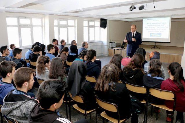 AFAD İl Müdürü Ekinci öğrencilere deneyimlerini anlattı