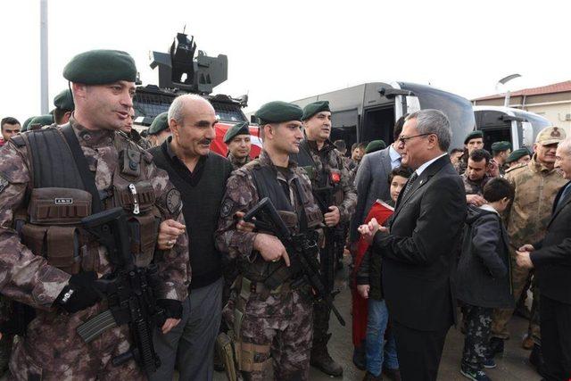 Batman’da Polis Özel Harekat timleri dualarla Afrin’e uğurlandı