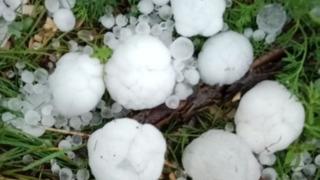 Dolu yağışı bir anda bastırdı, herkes şaştı kaldı: Böylesini görmedim