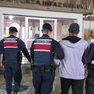 Jandarma şüphesinde haklı çıktı, aranan şahıs yakayı ele verdi