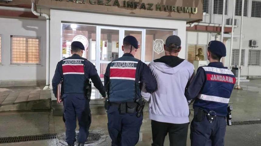 Jandarma şüphesinde haklı çıktı, aranan şahıs yakayı ele verdi