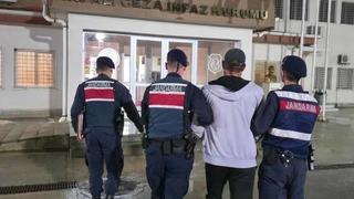 Jandarma şüphesinde haklı çıktı, aranan şahıs yakayı ele verdi