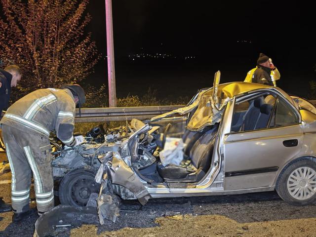 Bursa'da kamyona çarpan otomobilin sürücüsü ağır yaralandı