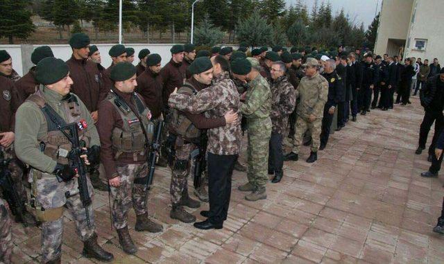 Elazığ'da görevli 22 özel harekat polisi Afrin'e uğurlandı
