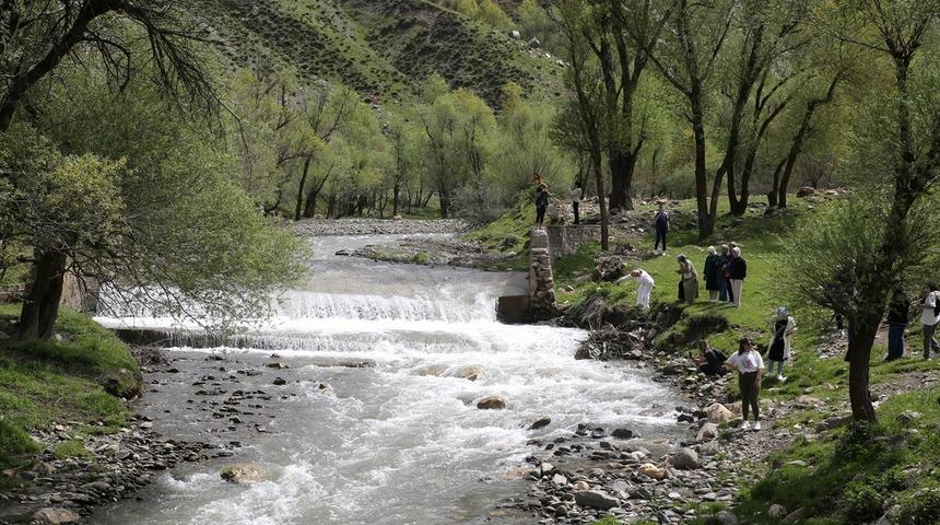 Bir günde dört mevsim! Doğaseverler Muş'un güzelliklerini adımlıyor