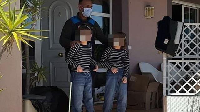 Çocuklar yıllardır esir tutulmuş! Evdeki manzara tüyler ürpertti! Hala bez takıyorlar...