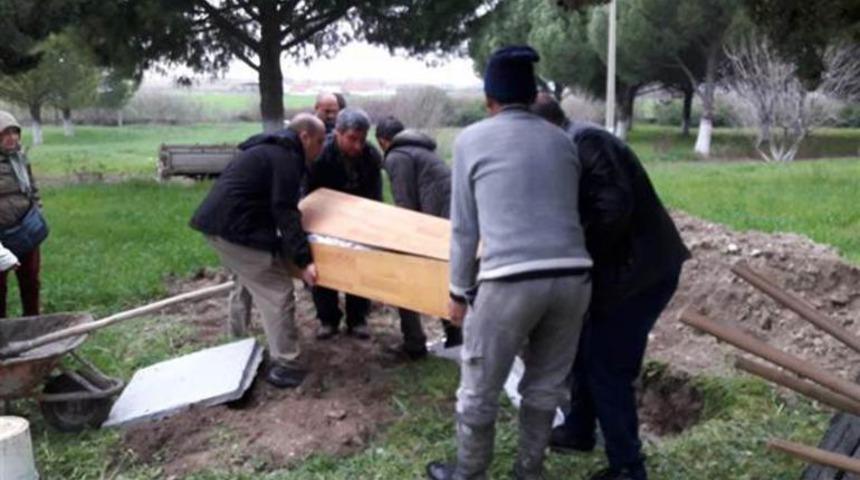 Babasının ateist olduğunu söyledi, böyle defnedildi