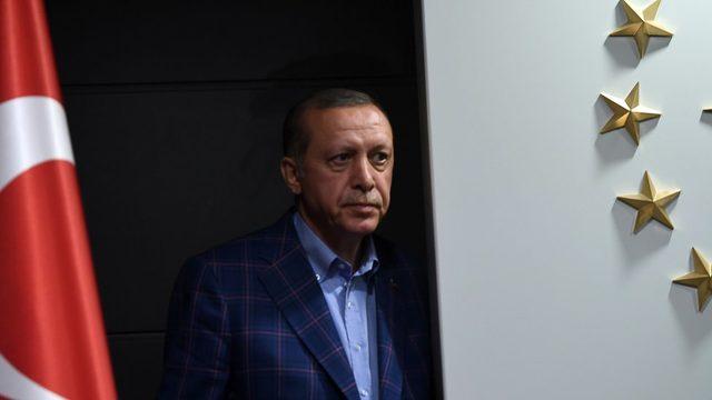 Financial Times: Erdoğan'ın evet kampanyası olağanüstü hal koşullarına, muhaliflerin hapse atılmasına ve medyanın susturulmasına karşın oyların sadece yüzde 51,4'ünü almıştı.