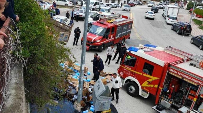 Keçiören'de freni boşalan kamyon trafoya çarptı