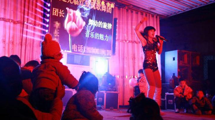 Cenazede striptiz şova yasak geldi G3