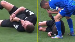 Premier Lig'de çok ilginç an! Maçın hakemi yerde kaldı, Jamie Vardy düdük çalıp oyunu durdurdu