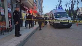 Kavga sırasında silahlıyla kendini vurdu