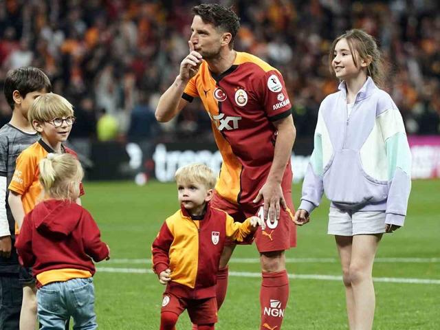 Galatasaray’da maç sonu 3’lüsü Mertens ve Muslera’dan