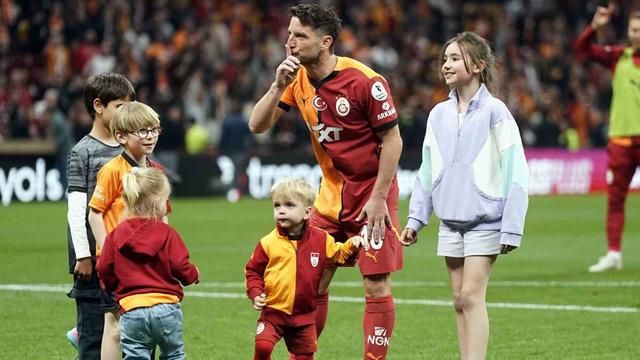 Galatasaray’da maç sonu 3’lüsü Mertens ve Muslera’dan