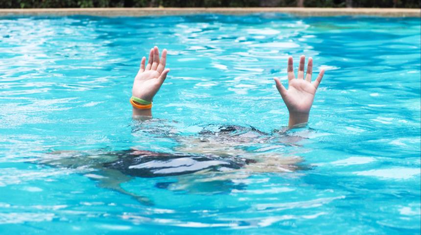 Tatile gidip dehşeti yaşadılar! Bungalovda korkunç anlar: Havuzda ters dönmüş şekilde bulundu