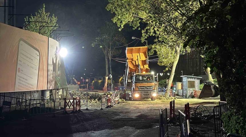 Sarıyer’de çöken yolda yapılan onarım çalışmaları gece boyu devam etti