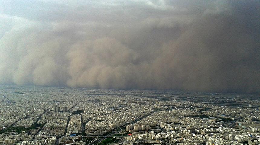 İran’da kum fırtınası yüzlerce kişiyi hastanelik etti