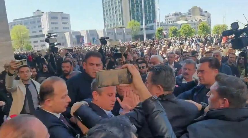 Özgür Özel'e saldırı sonrası peş peşe açıklamalar! Erdoğan'dan Özel'e geçmiş olsun telefonu