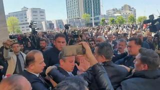 Son dakika | Özgür Özel'in suratına vurdu! Saldırgan Selçuk Tengioğlu cinayetten sabıkalıymış! Sırrı Süreyya Önder'i anma töreni sonrası AKM çıkışı çirkin saldırı