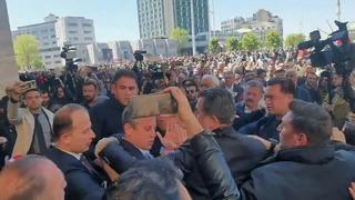 CHP lideri Özgür Özel'e yönelik çirkin saldırıya siyasilerden peş peşe tepkiler! Mansur Yavaş: Şiddetle siyaset kurumu dizayn edilemez