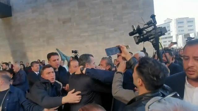 İstanbul Emniyet Müdürlüğü Özgür Özel'in makam aracı kapalı otoparka alınmadı iddiasını yalanladı
