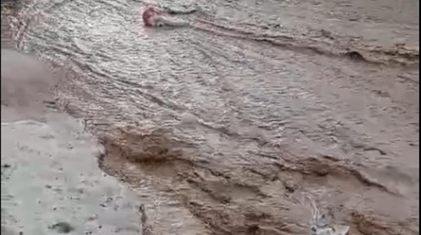 Sivas'ta sağanak ve dolu sele neden oldu