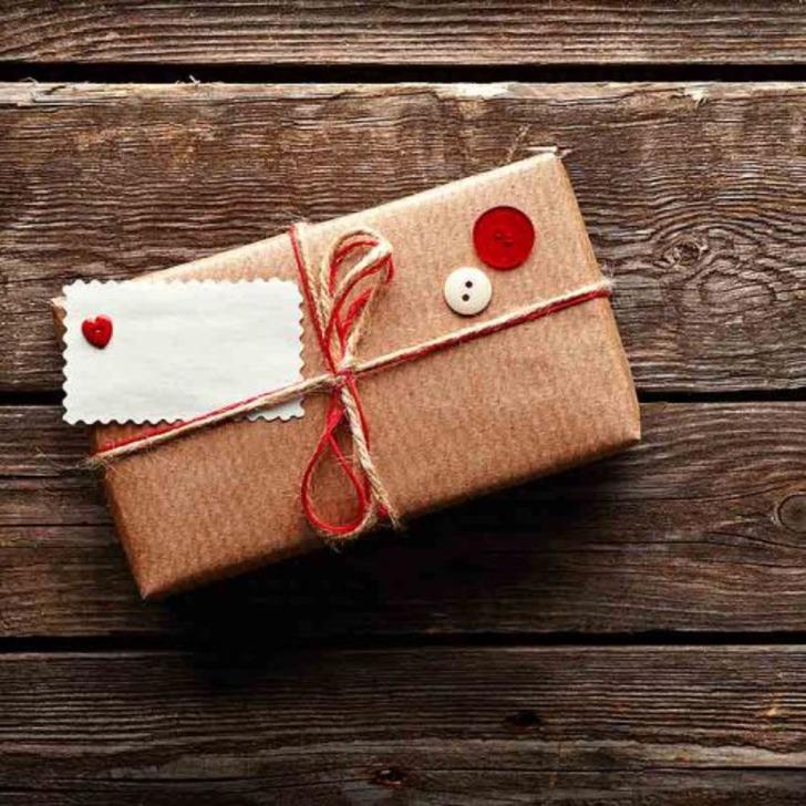 Hediye verirken içine küçük bir not yazmak sana göre…