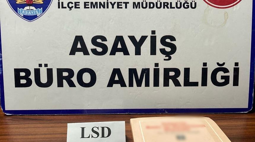 Kütahya'da kitap sayfaları arasında uyuşturucu satan şüpheli tutuklandı