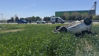 Edirne'de otomobil devrildi, sürücü ve eşi yaralandı