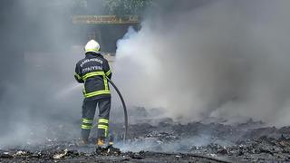 Atık madde yangını itfaiye tarafından söndürüldü