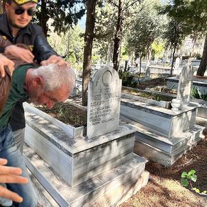 Özgür Özel'e saldıran Selçuk Tengioğlu'nun öldürdüğü oğlunun mezarındaki yazı dikkat çekti! "Acımadın mı gençliğimize?"