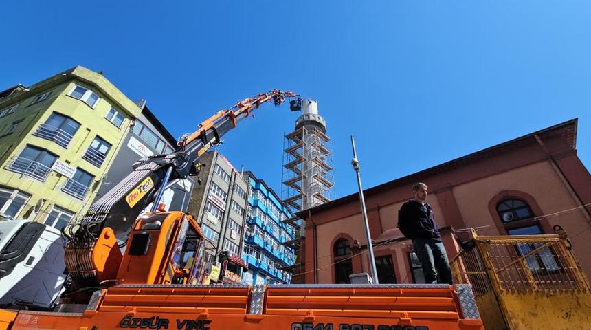 Zonguldak'ta 100 yıllık caminin minaresi risk nedeniyle yıkılıyor