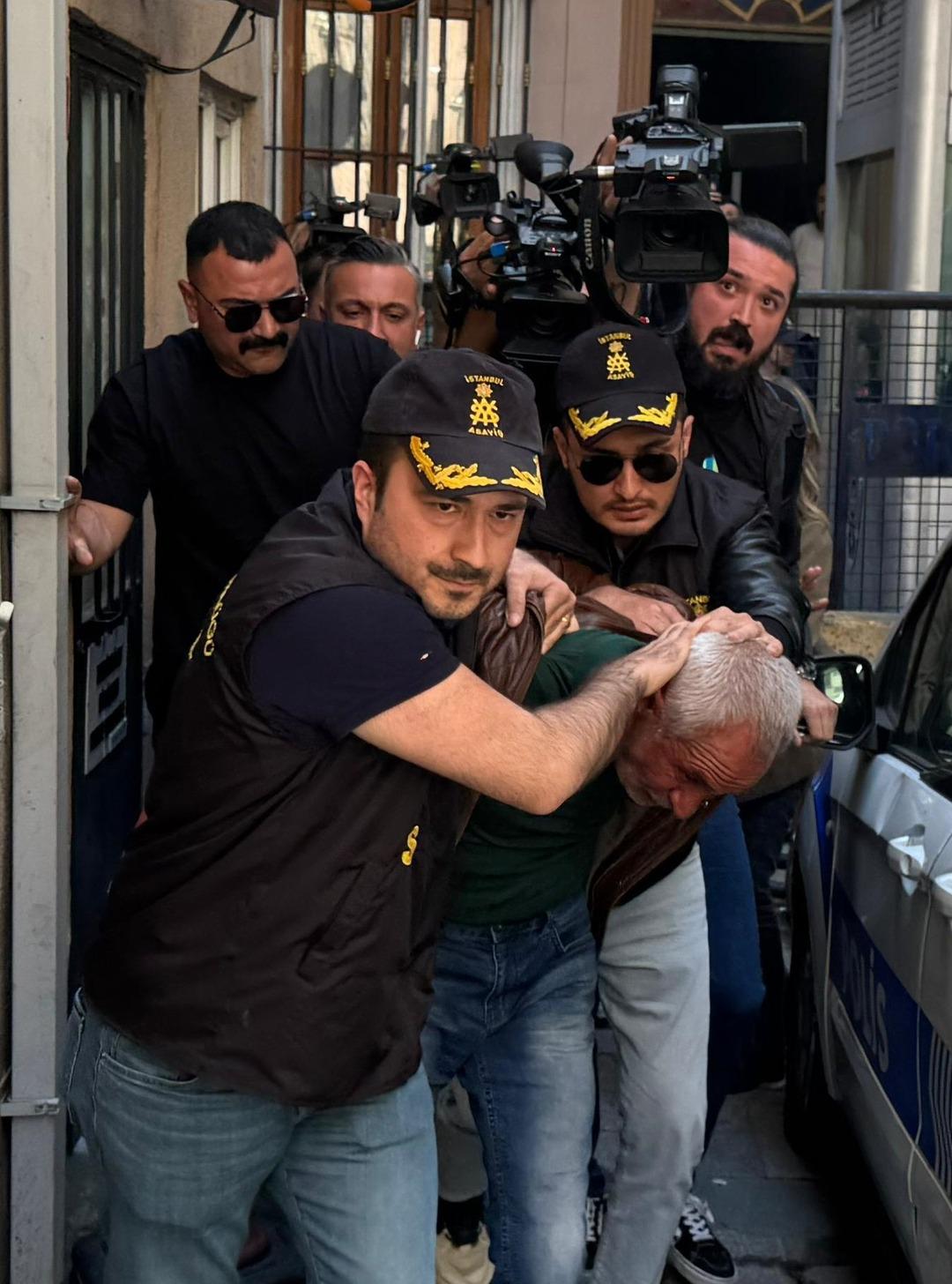 AA-20250504-37842385-37842384-CHP_GENEL_BASKANI_OZELE_YUMRUKLU_SALDIRI
