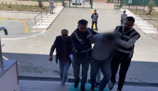 Amasya'da annesini bıçaklayarak öldüren zanlı adliyeye sevk edildi
