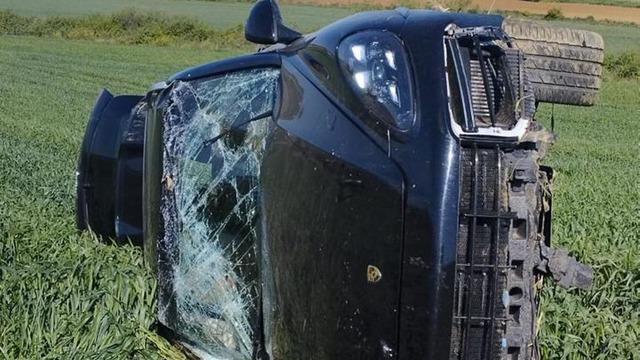 'Dur' ihtarında bulunan polise çarpıp kaçtıktan sonra kaza yaptı; saklandığı menfezde yakalandı