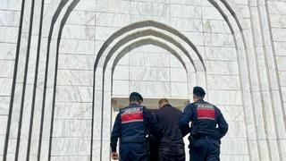 Aranan şahıs jandarmadan kaçamadı