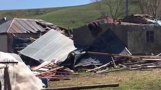 Erzurum hortum! Binaların çatıları uçtu, vatandaşlar panik yaşadı
